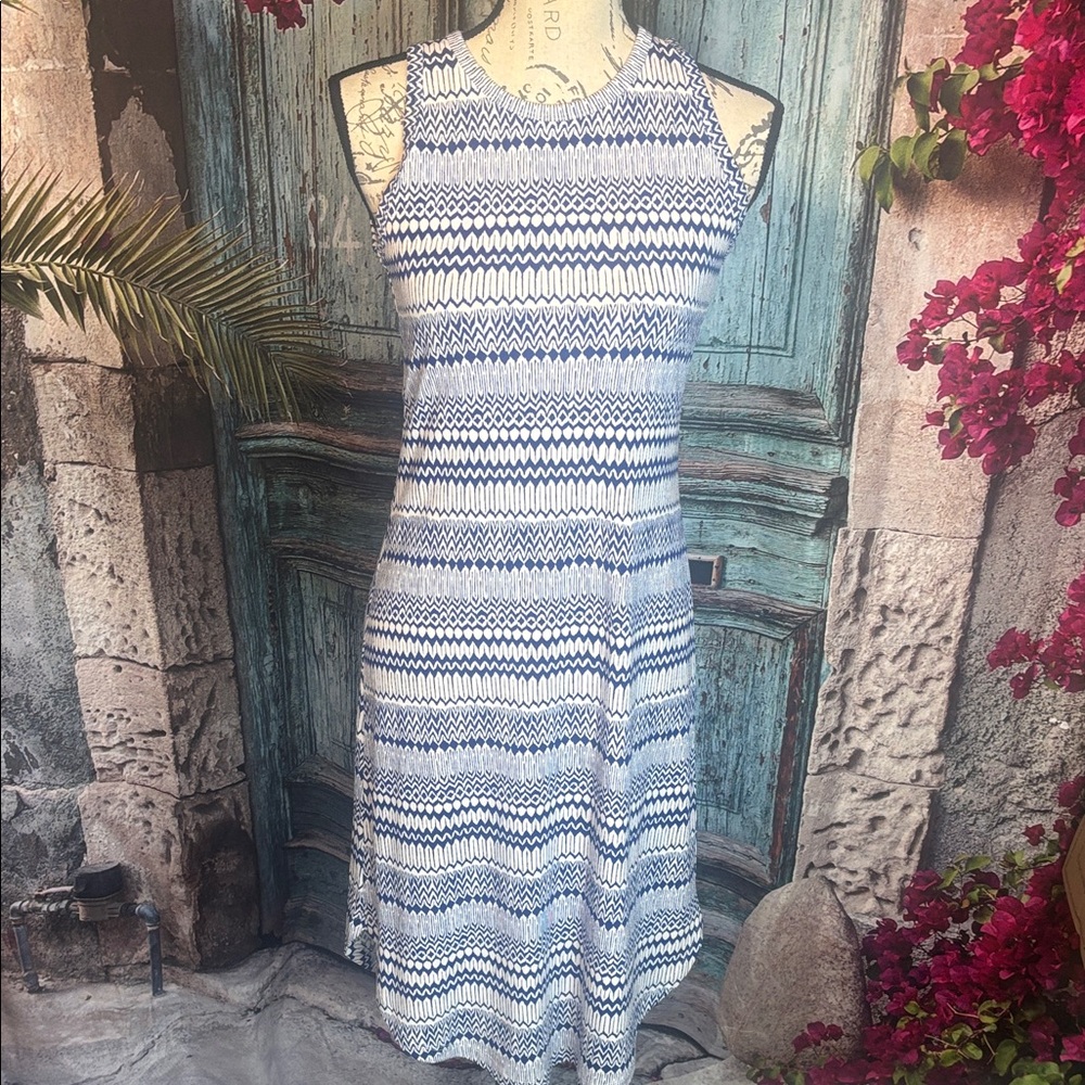 Banana Republic blue and white stretchy dress, size extra small, good condition
